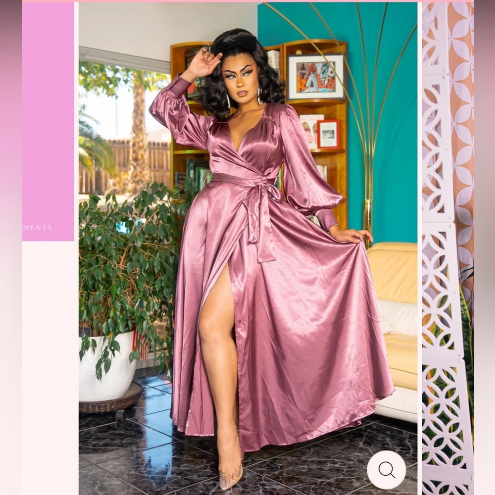 HOLLYWOODLAND BY ELLE REBEL STARLET SATIN ROBE GOWN IN PURPLE